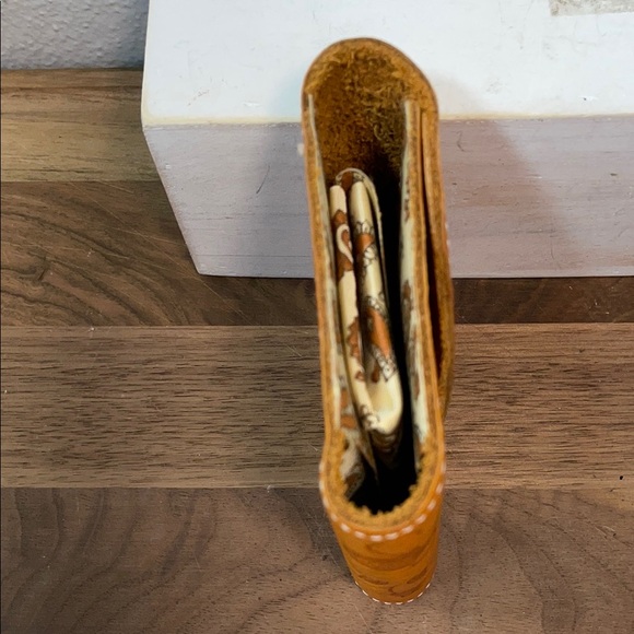 Vintage Tooled Leather Wallet Floral Embossed Bifold Western Boho Accessory - Picture 6 of 16